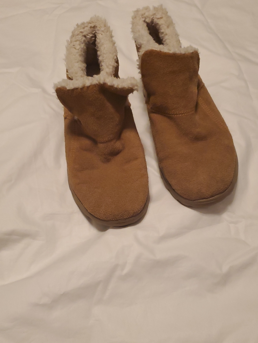Skechers size 8 wide (8W) Cozy Faux-Shearling Suede Slip-On Booties - Tan